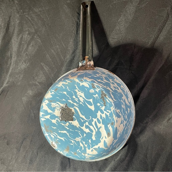 Vintage Blue and White Enamel sauce pan - Picture 6 of 6